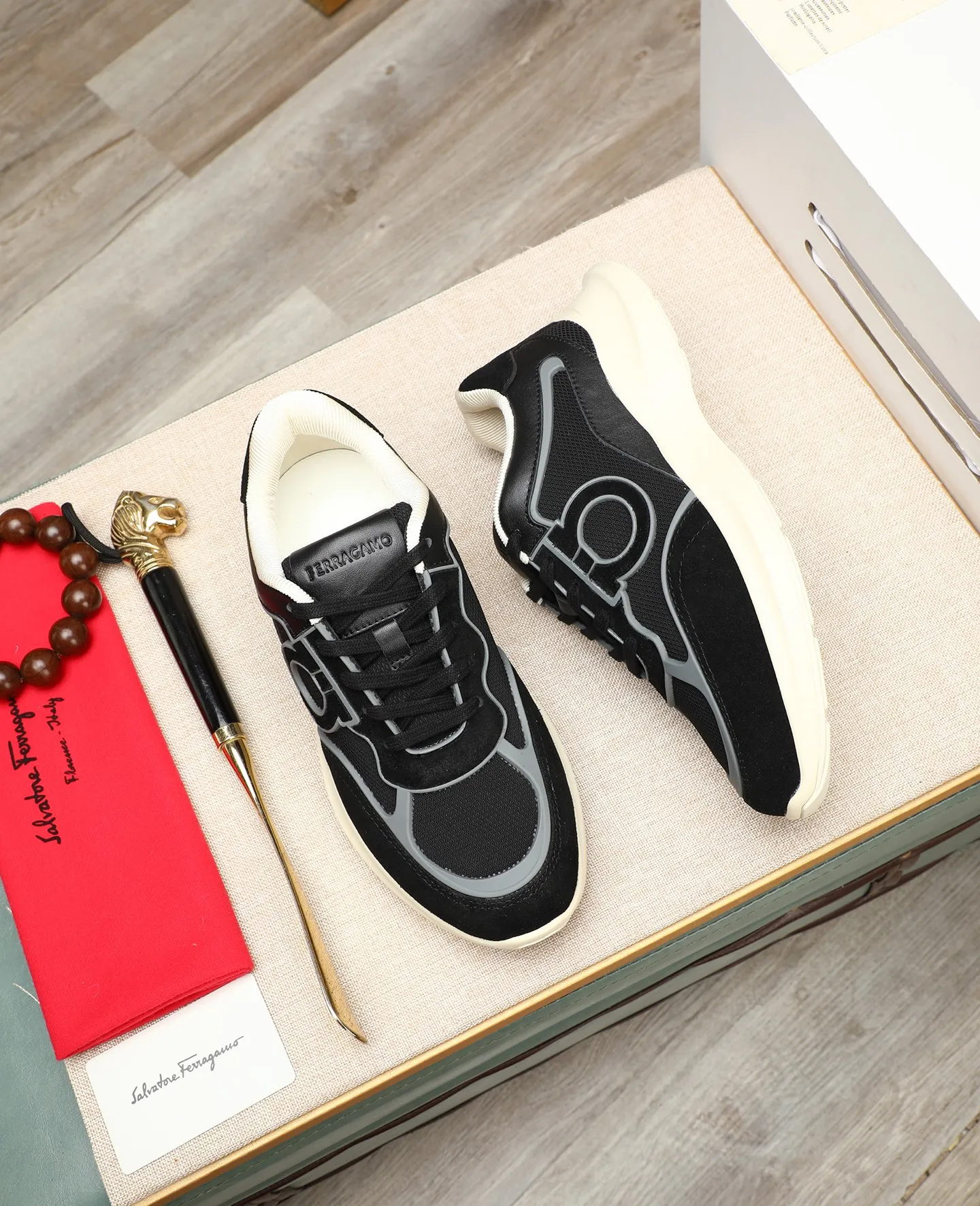Men's shoes 💰700 📛📛 Salvatore Ferragamo is the world's top luxury footwear brand. It comes from the fashion kingdom of Italy. It is famous all over the world for its traditional handmade design and novel styles... 🚶🏻🚶🏻New suit shoes are available simultaneously at the counter. This model is purely handmade. The fabric is imported from Italy and original first-layer cowhide. Mesh + cowhide lining. Original authentic outsole🌀🌀Size: 39➖44 (38 45 customized)